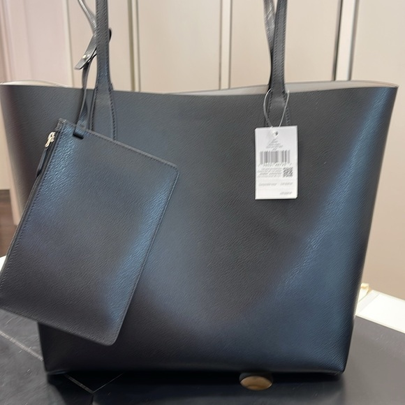 Disney X Kate Spade New York Reversible Minnie Large Tote
NWT 
Authentic - Picture 7 of 16